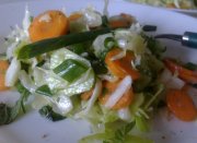 Салат из молодых овощей с сельдереем и тмином