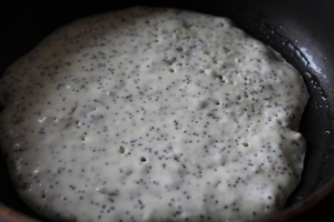 Жарим pancakes на хорошо разогретой сковороде с обеих сторон. Как только появляются пузырьки – можно переворачивать на другую сторону.