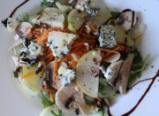 Морковный салат с грушей и рокфором